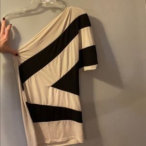 One shoulder shirt